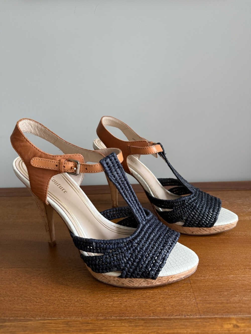 Juicy Couture Raffia Leather Cork Platform T-Strap Heels Sandals Size 8.5